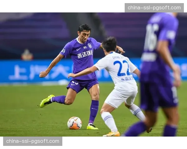 特写:比赛尾声,布雷斯特全队退守半场 特写:比赛尾声,布雷斯特全队退守半场